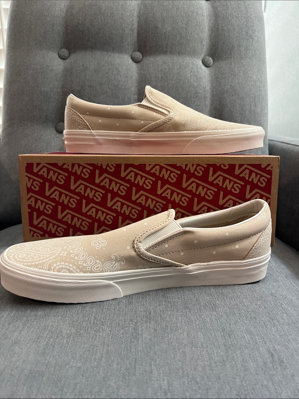 BNIB. Vans Slip-On Paisley Canvas Sneakers - Beige